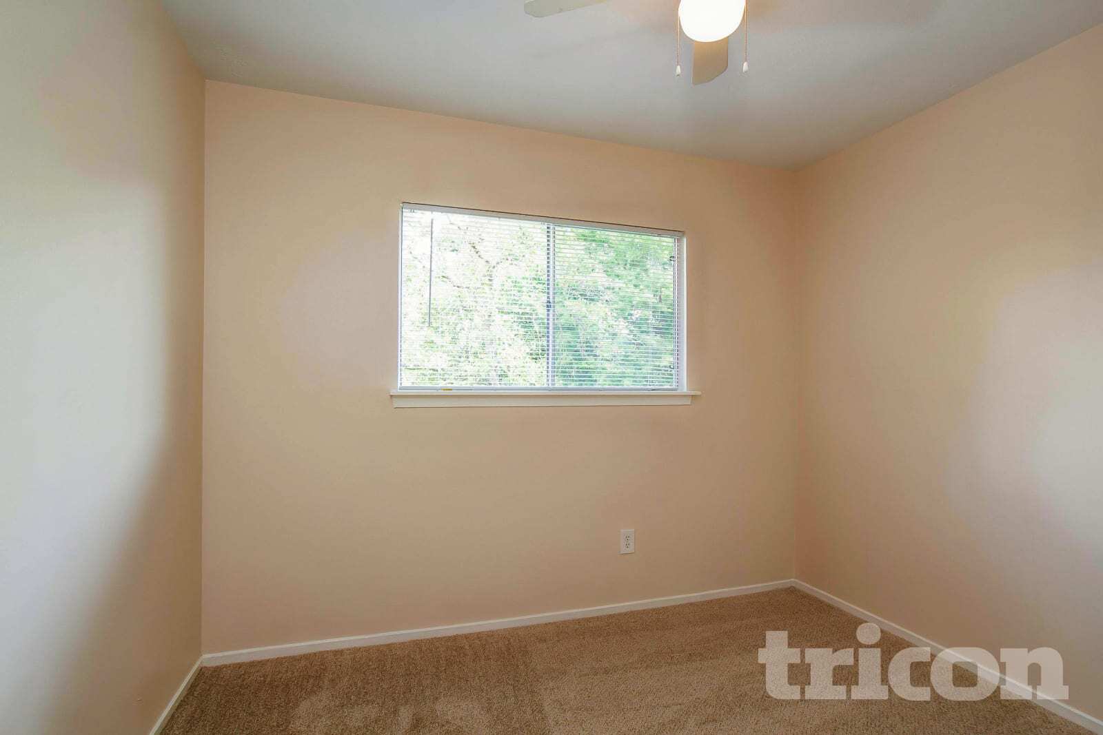 Building Photo - 8610 Pine Shores Dr