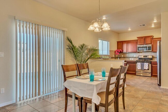 Building Photo - Lovely 4 bedroom, 2.5  in West Side El Paso!!