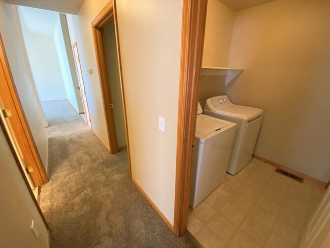 Building Photo - Spacious 3 Bedroom with Office - Fenced Lawn with Lawn Care Provided!