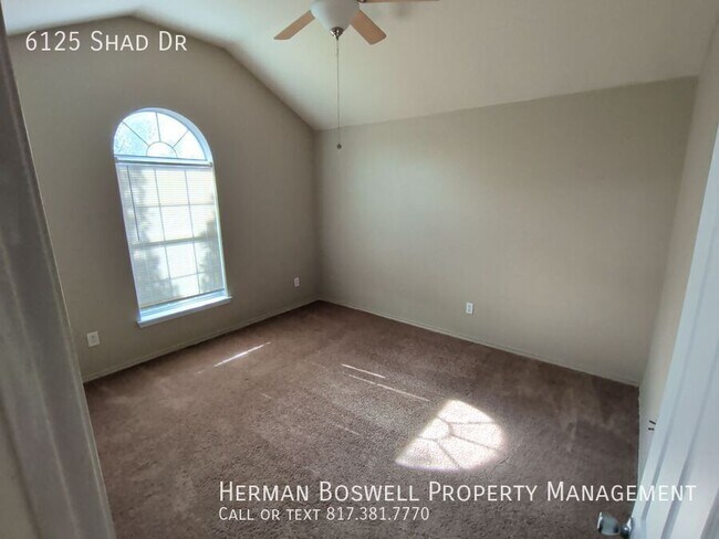 Building Photo - 6125 Shad Dr