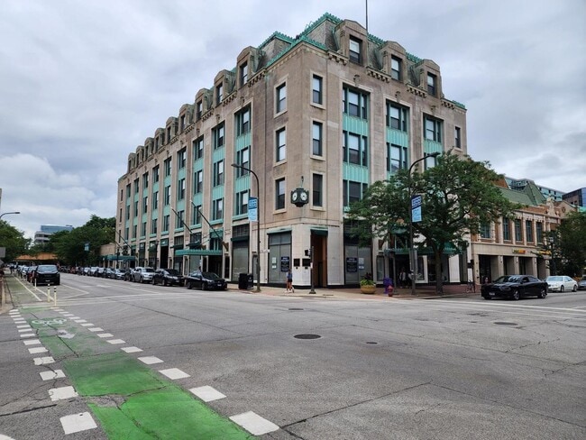 Building Photo - 807 Church St