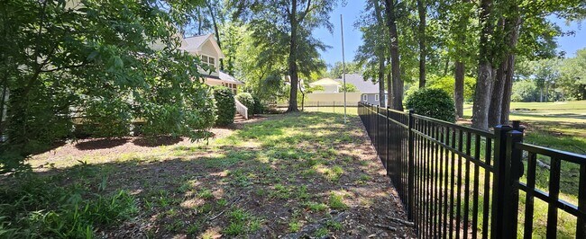 Building Photo - 33 Fairway Dr