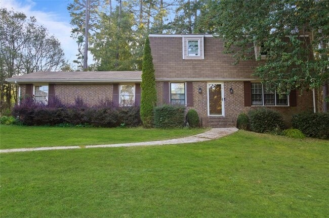 Building Photo - 461 Village Green Ct SW