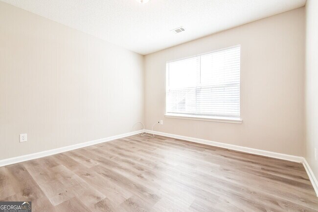 Building Photo - 6640 Delaware Bend