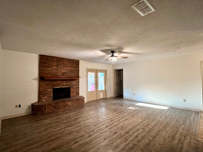 Building Photo - 5901 Larry Dr