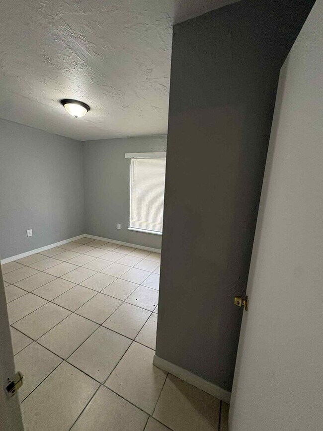 Building Photo - 221/223/225/227 Maria Street