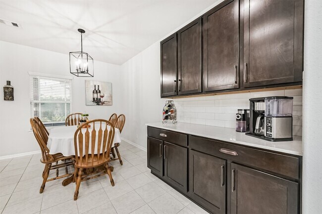 Building Photo - 10018 Chase Ct