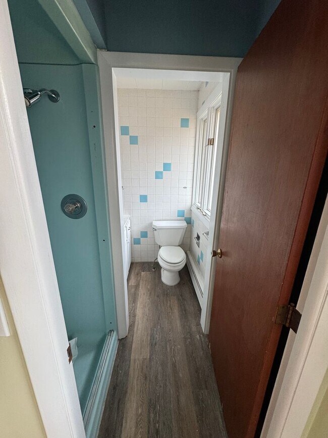 Building Photo - Upgraded 3 Bedroom Home with Garage and Basement