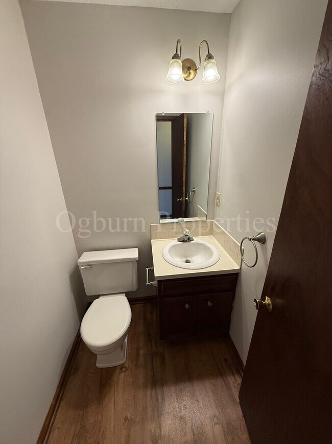 Building Photo - 1906 Winding Ridge Rd