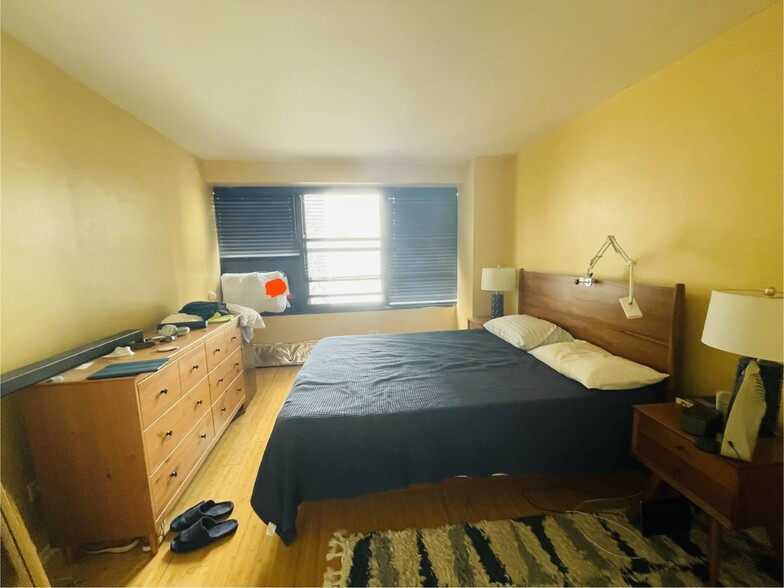 Building Photo - 6030 N Sheridan Rd