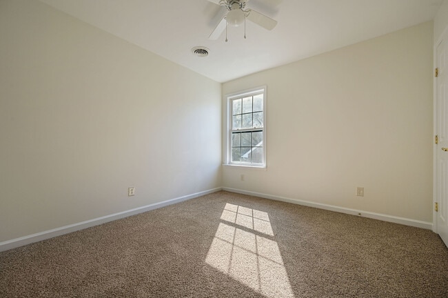 Building Photo - 438 Lorraine Dr