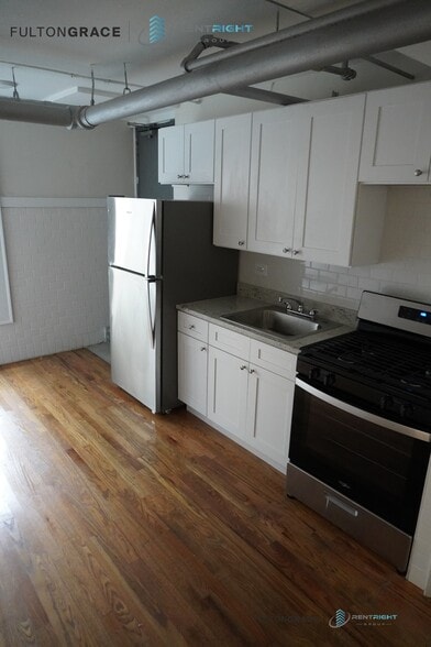 Building Photo - 1712 W Albion Ave