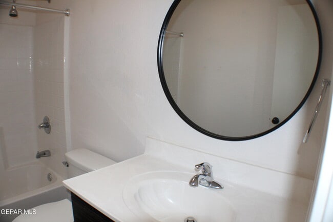 Building Photo - 4805 Ramon Vega