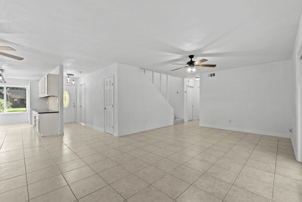 Building Photo - 1422 Delabrook Ct