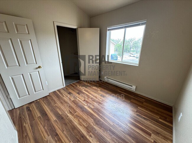 Building Photo - 1717 Oakshire Ln