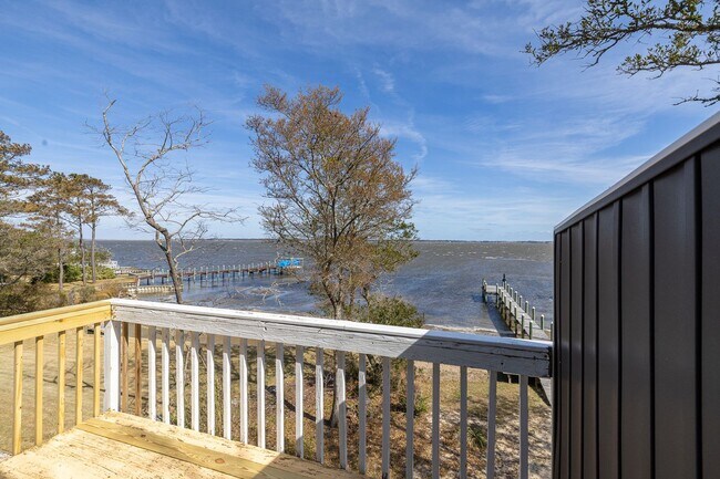 Building Photo - 219 Patane