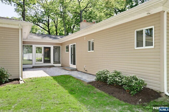 Building Photo - 16 Cypress Peak Ln