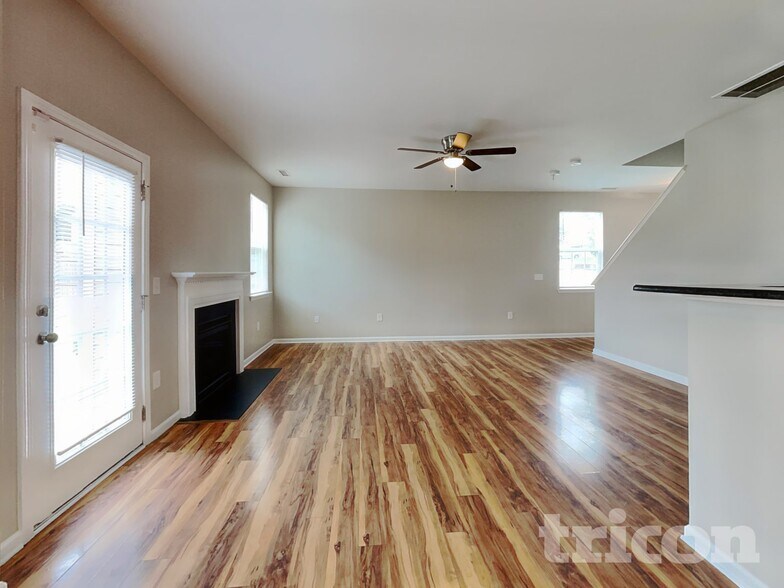 Building Photo - 1304 Lombar St