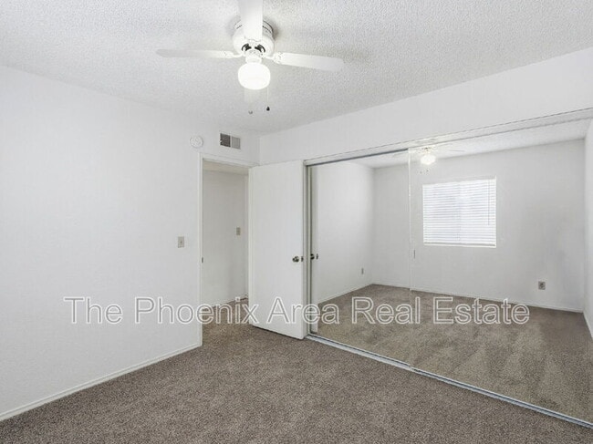 Building Photo - 2232 W Lindner Ave