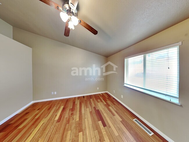 Building Photo - 3703 Lake Vista Dr