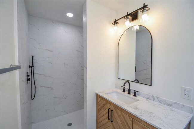 Building Photo - 17040 Birmingham Rd