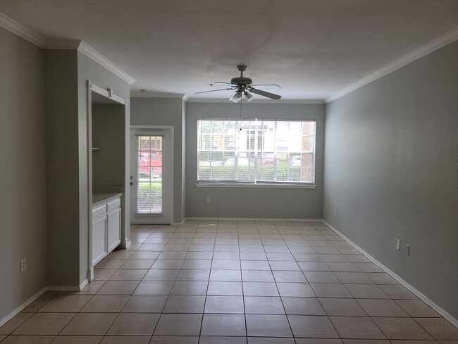 Building Photo - Freshly Updated 3 bedroom 2 bath at The Ma...