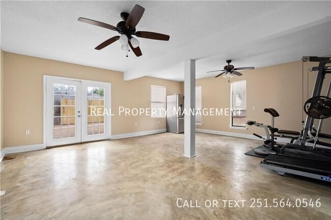 Building Photo - 2004 Pine Needle Dr E