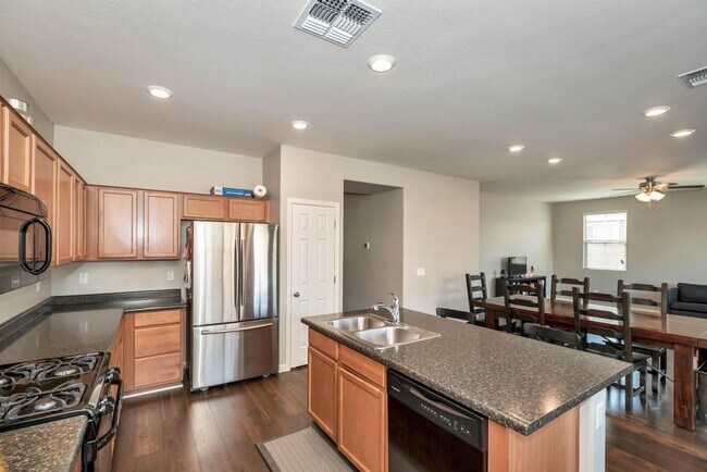 Building Photo - Spacious 5 Bedroom Home in Beautiful Chand...