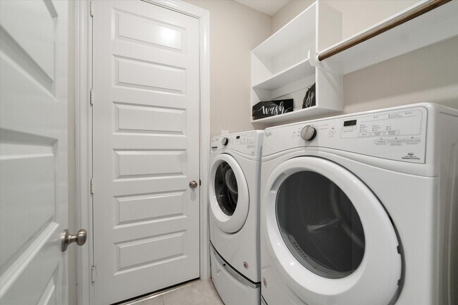 Building Photo - 8102 Sutton Crest Dr