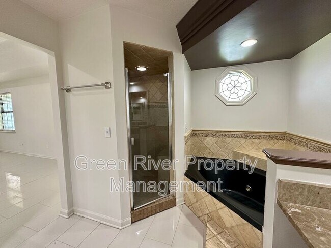 Building Photo - 3288 Deerfield Pointe Dr
