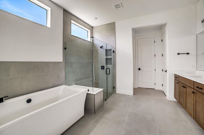 Building Photo - 20161 SE Bridgewater Dr