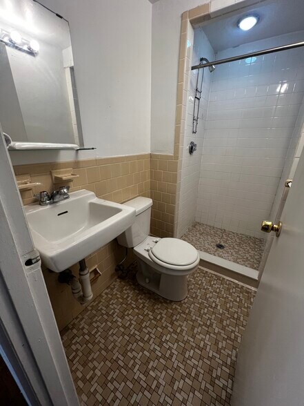 Building Photo - 19 Lancaster Ter