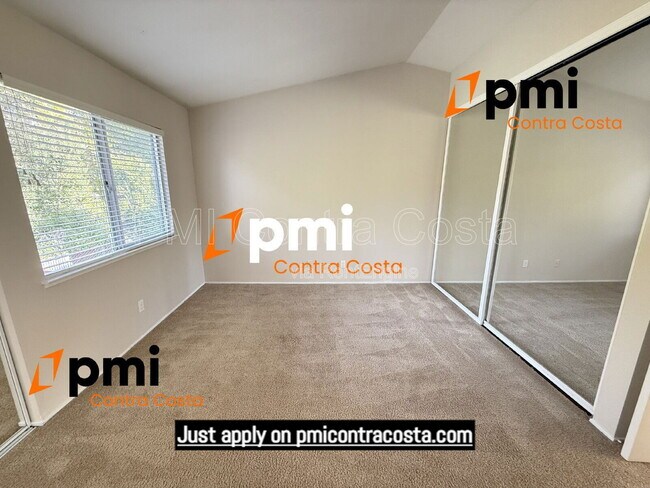 Building Photo - 974 Signal Ct