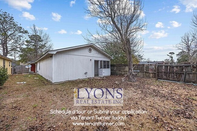 Building Photo - 4 bed 2 bath house cozy neighborhood!!