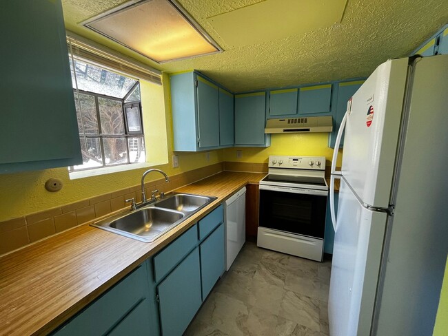 Building Photo - OPEN HOUSE WED. MAY 7TH 5PM - 460 sq ft St...