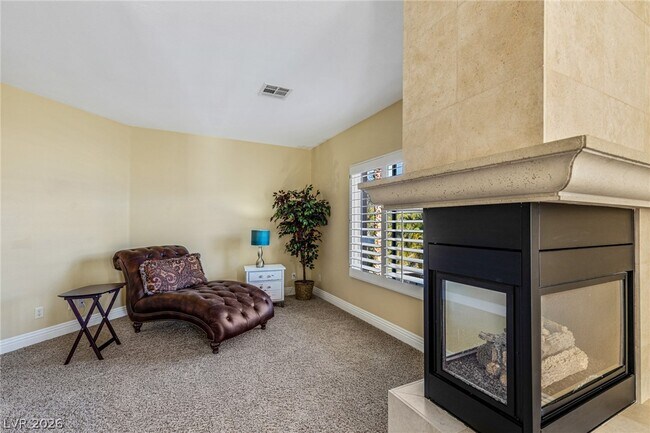 Building Photo - 724 Pinnacle Heights