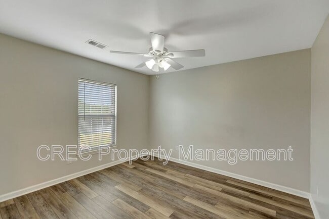 Building Photo - 304 Deep River Rd