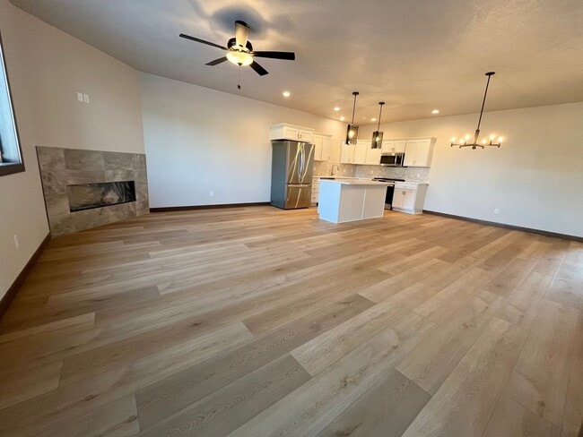 Building Photo - Newly Built 3 Bed/2.5 Bath Townhome in Aspen Ridge!