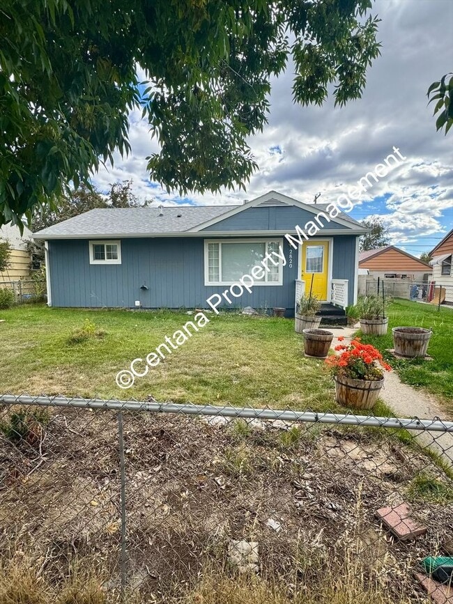 Primary Photo - 3 Bed 1 Bath located on the flats