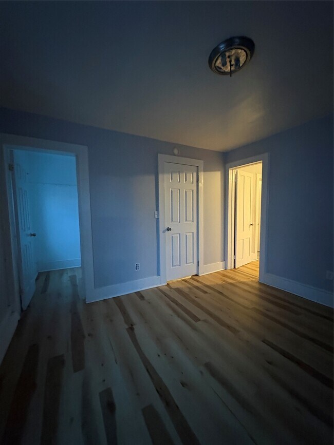 Building Photo - 519 E Main St