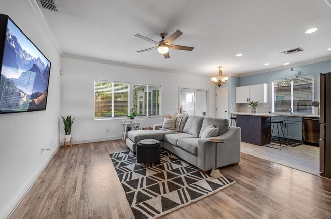 Building Photo - Cozy 3-Bed Sanctuary with 2 Full Baths in Sacramento’s Serene Prairie Dunes