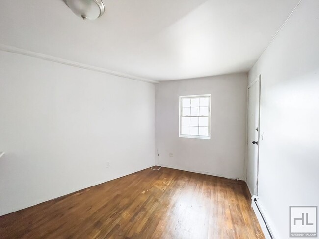 Building Photo - CLINTON HILL / Spacious 2-Bed 1-Bath / Con...