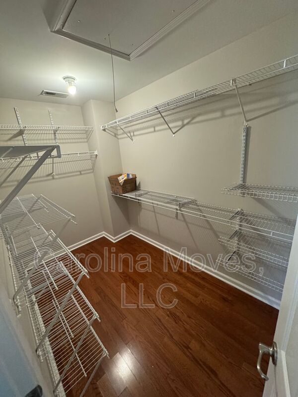 Building Photo - 104 Shairpin Ln