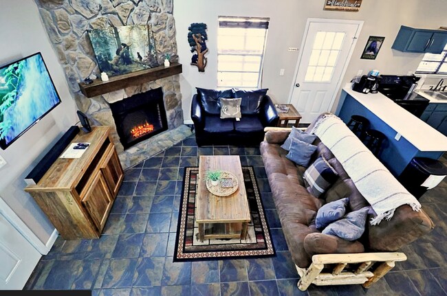 Building Photo - MOVE IN READY