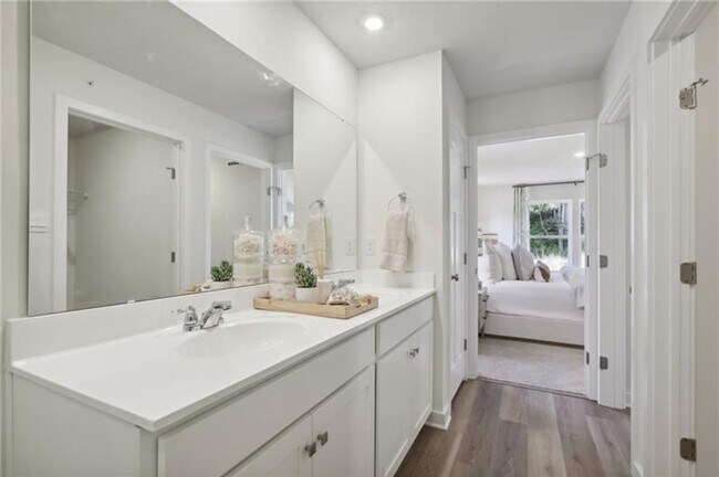 Building Photo - Luxury 4-Bedroom Townhome with Finished Walkout Basement & River Views