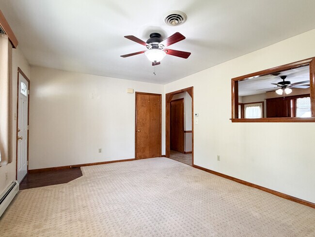 Building Photo - 213 Hahnstown Rd