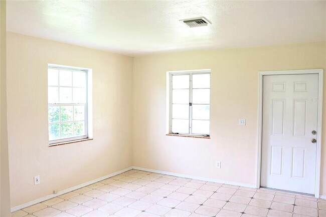 Building Photo - 2640 SW 79th Ave