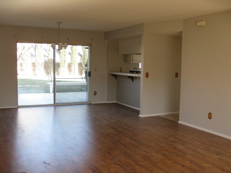 Building Photo - 253 E Avenue R2