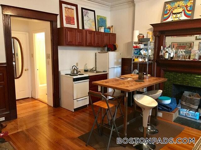 Building Photo - 1077 Beacon St