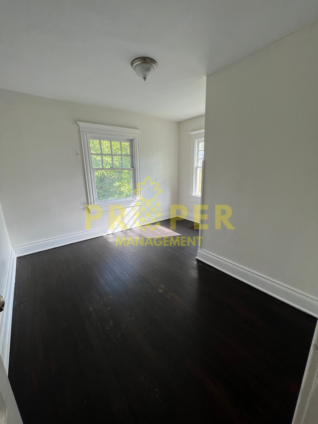 Building Photo - 5 bedrooms 2 full bathrooms for rent in Da...